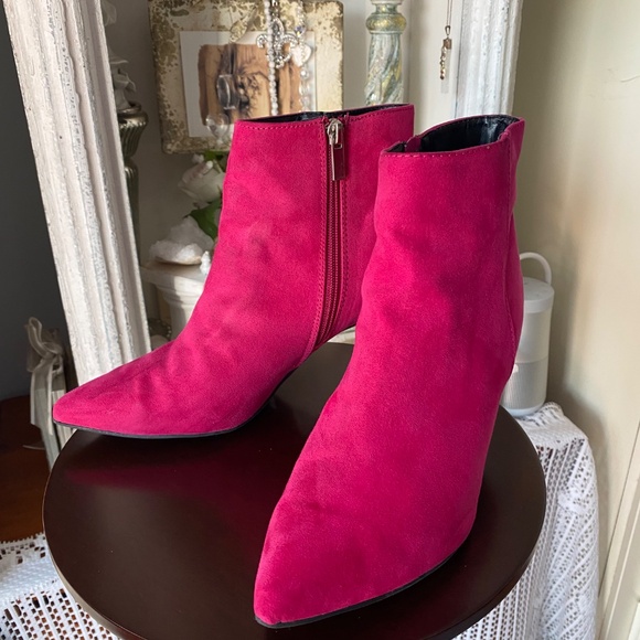 NWOT Hot Pink Faux Suede Bootie BAMBOO brand with Silver Tone Toggle Side Zipper - Picture 3 of 12